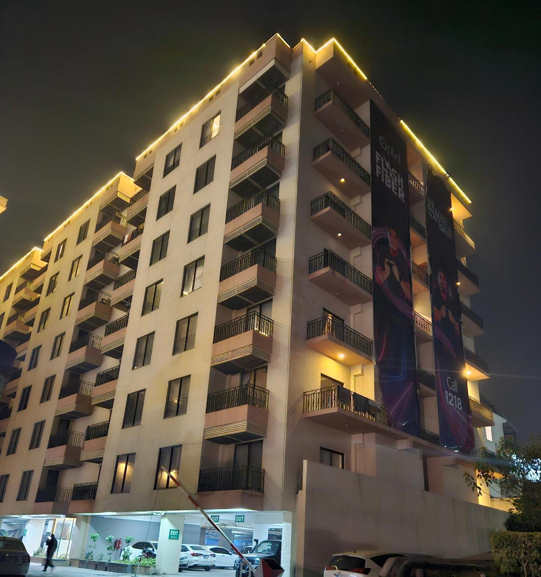 Aesthetic Scenic Luxurious Apartment - Bahria Heights Равалпинди Екстериор снимка