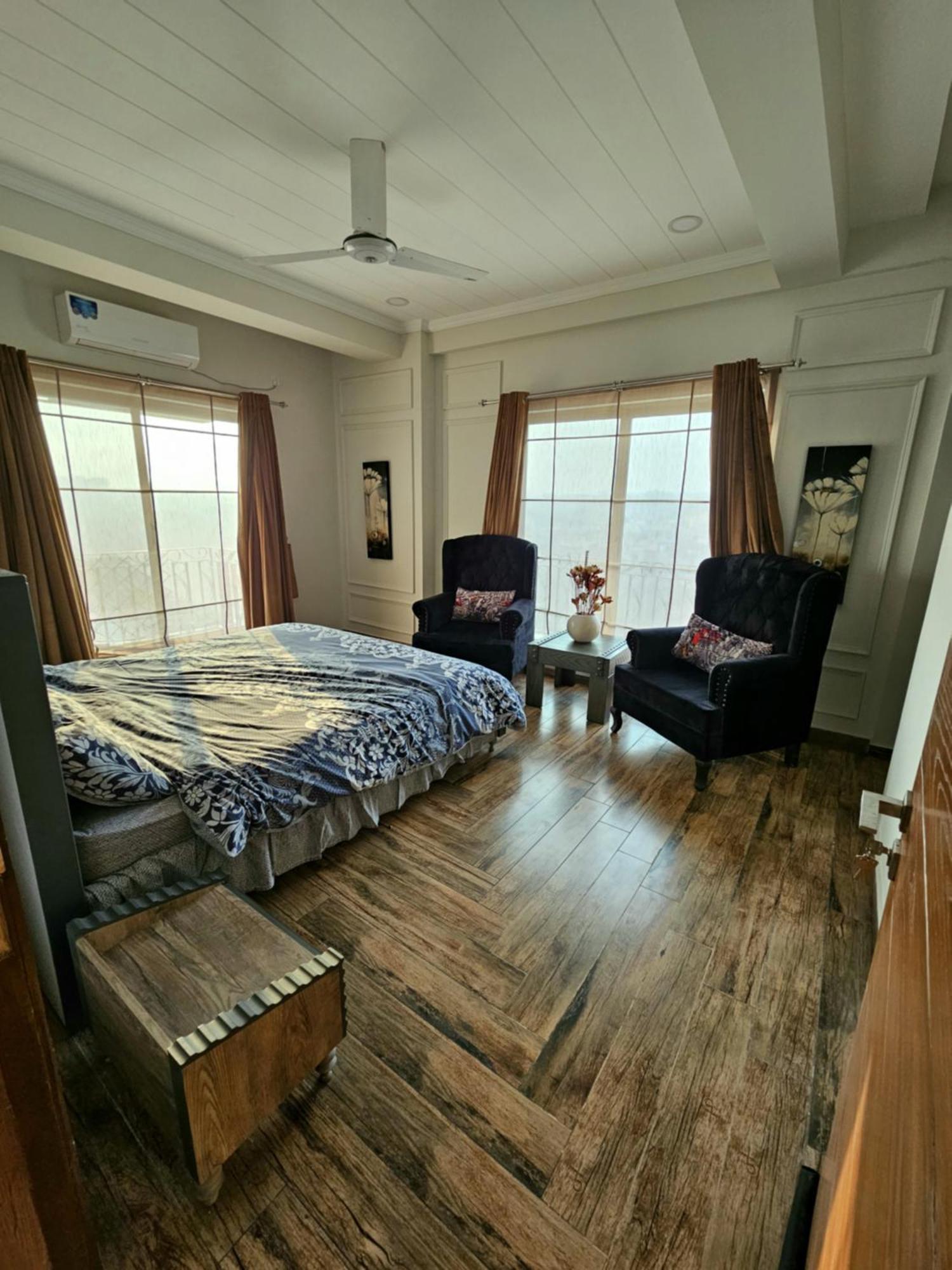 Aesthetic Scenic Luxurious Apartment - Bahria Heights Равалпинди Екстериор снимка