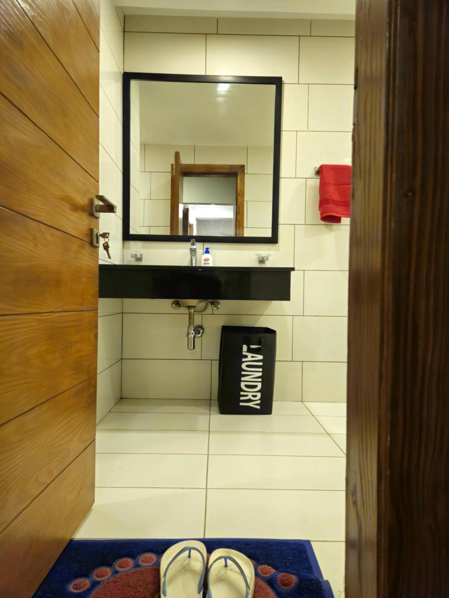Aesthetic Scenic Luxurious Apartment - Bahria Heights Равалпинди Екстериор снимка