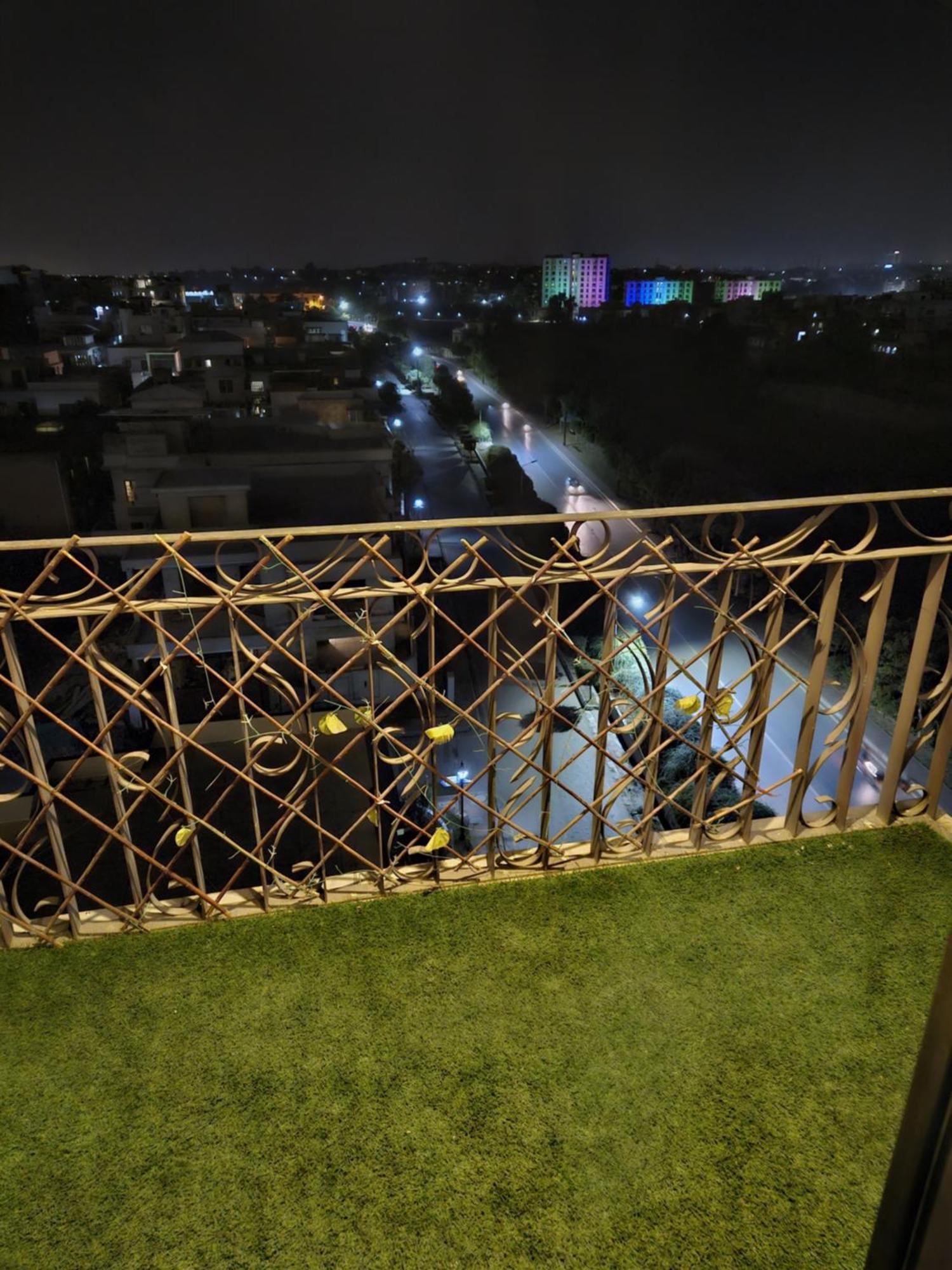 Aesthetic Scenic Luxurious Apartment - Bahria Heights Равалпинди Екстериор снимка